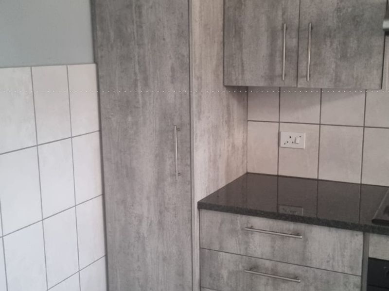 Large Ground Floor Rental In Impala Park - Photo 6
