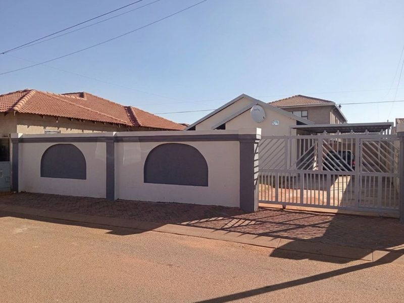 House For Sale in Protea Glen, Soweto - Photo 1