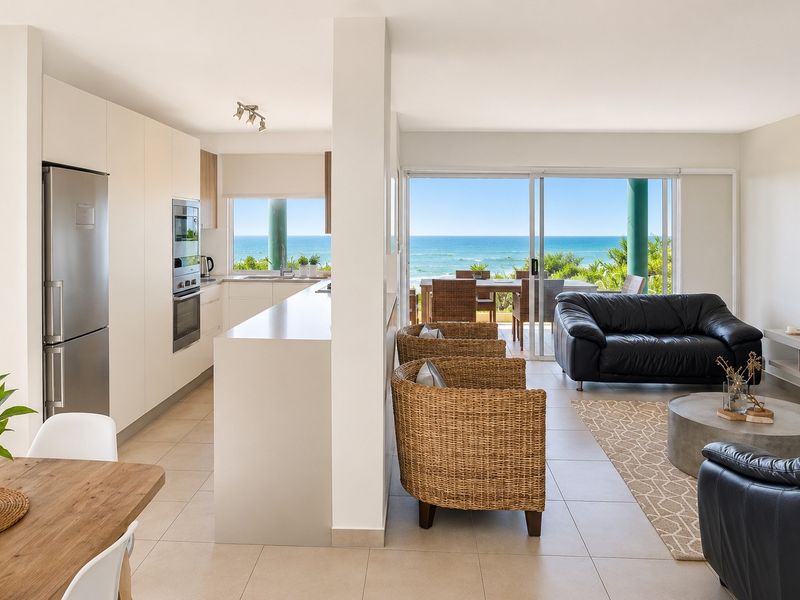 Luxury Beachfront Living ,Fully Furnished Airbnb ,Investment or Dream Coastal Home - Photo 5