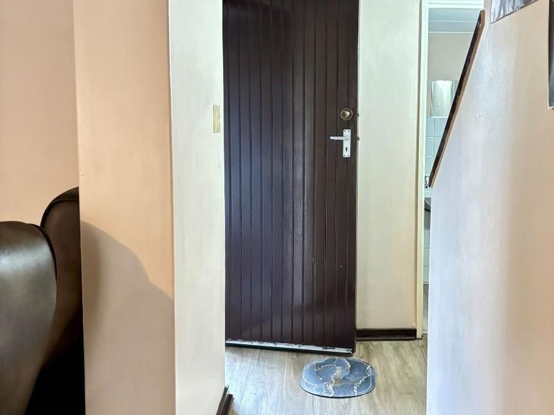2 Bedroom townhouse - For Rent - Photo 5
