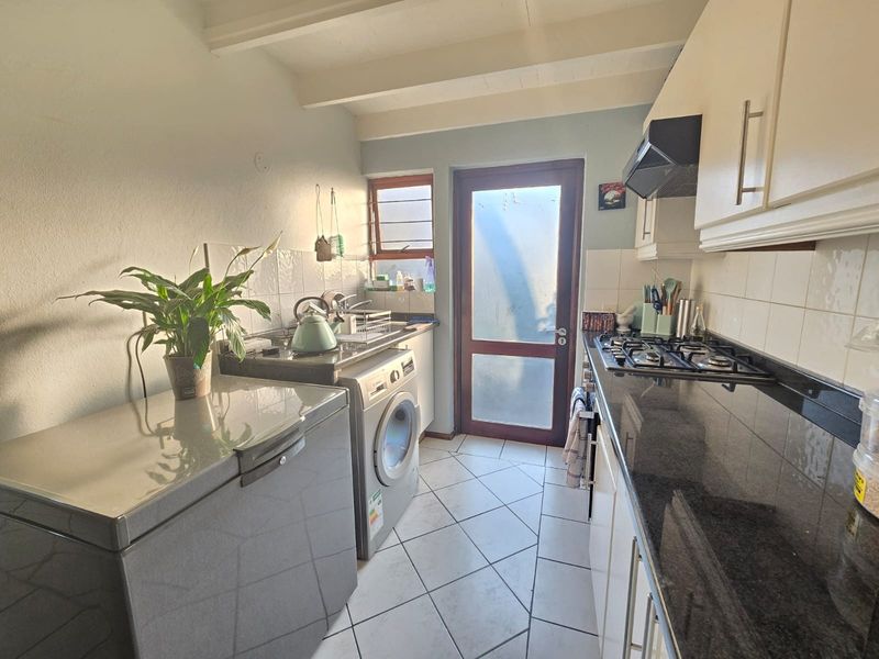 2 bedroom loft Apartment To Rent in Jukskei Park, Randburg - Photo 7