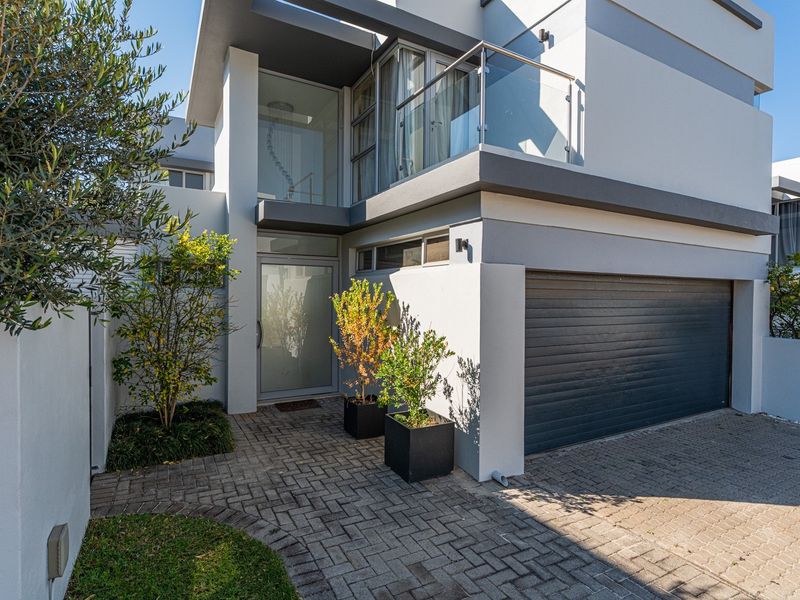 3 Bedroom Cluster house For Sale in Bryanston, Sandton - Photo 1