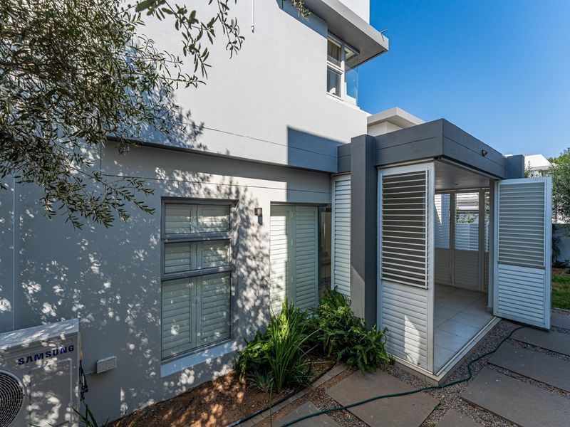 3 Bedroom Cluster house For Sale in Bryanston, Sandton - Photo 2