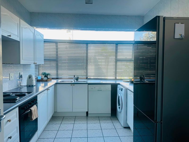 Spacious 2 Bedroom Apartment - Photo 10