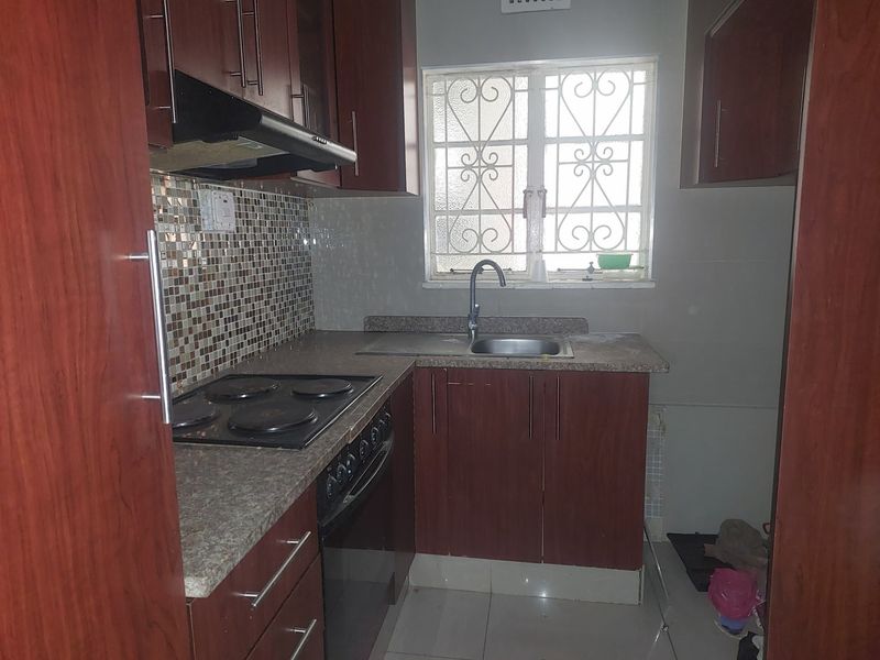 1,5 Bedroom For Sale In A Secure Complex In Musgrave - Photo 9