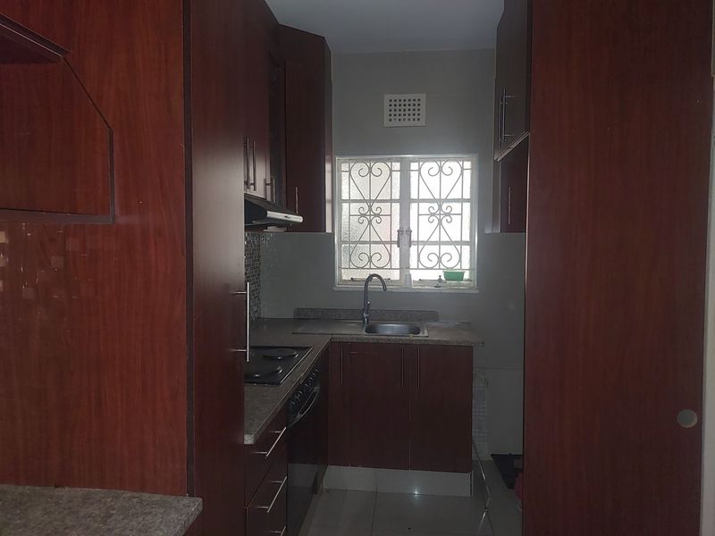 1,5 Bedroom For Sale In A Secure Complex In Musgrave - Photo 8