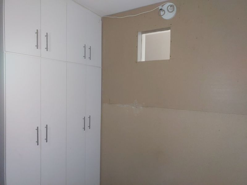 1,5 Bedroom For Sale In A Secure Complex In Musgrave - Photo 6