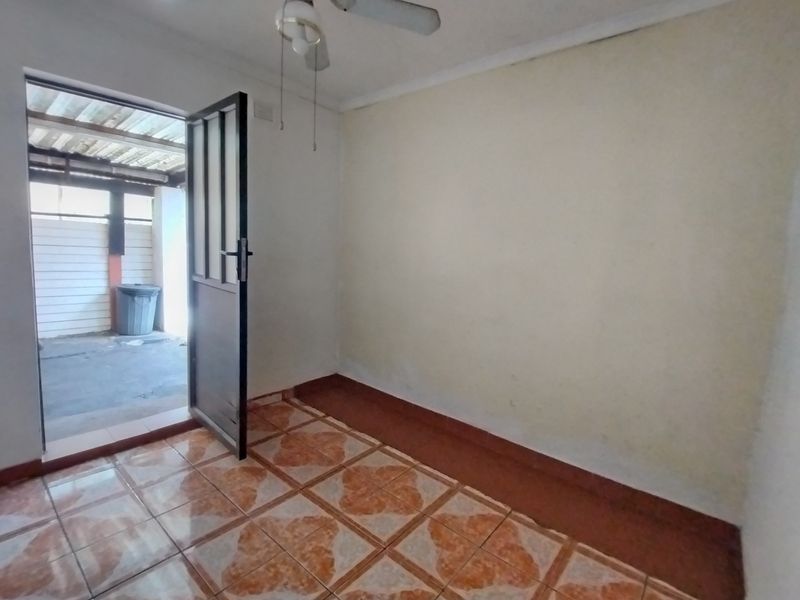 Outbuilding to Rent in Palmview, Phoenix, KwaZulu Natal - Photo 6
