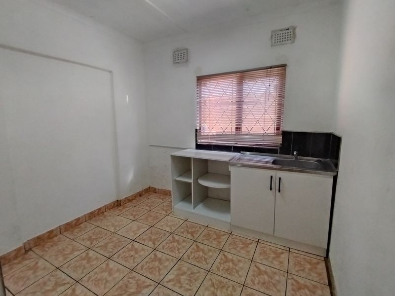 Outbuilding to Rent in Palmview, Phoenix, KwaZulu Natal - Photo 4