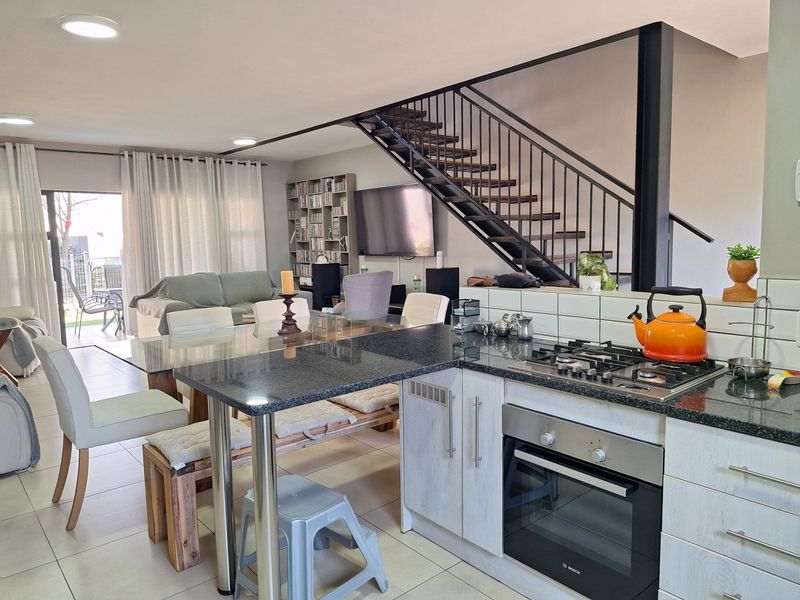 Stylish Double-Storey Duplex Offering Modern Living - Photo 5