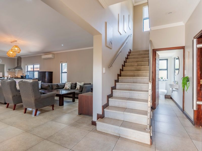 Effortless Lock-Up-and-Go Living in Cotswold Downs - Photo 2