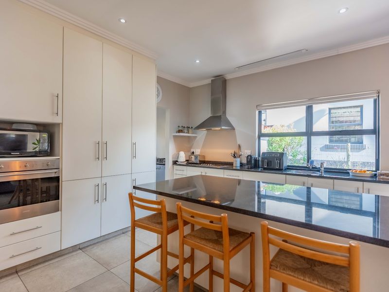 Effortless Lock-Up-and-Go Living in Cotswold Downs - Photo 8