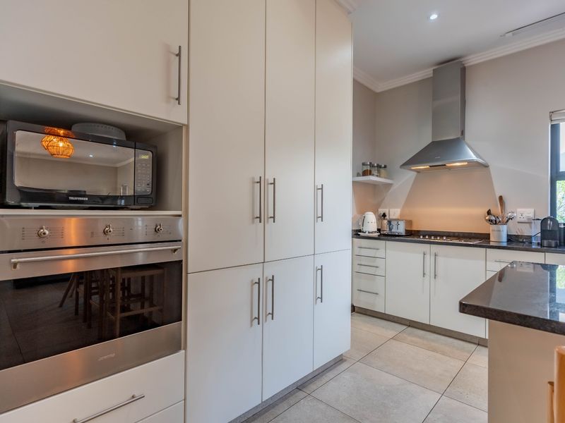 Effortless Lock-Up-and-Go Living in Cotswold Downs - Photo 9