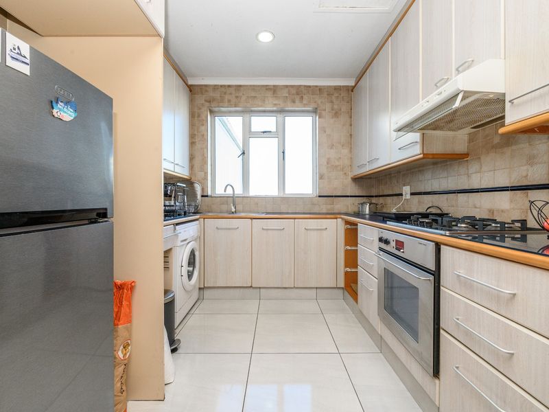 Apartment For Sale in Humewood, Port Elizabeth - Photo 8