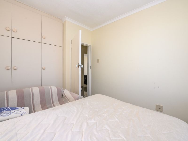 Apartment For Sale in Humewood, Port Elizabeth - Photo 5