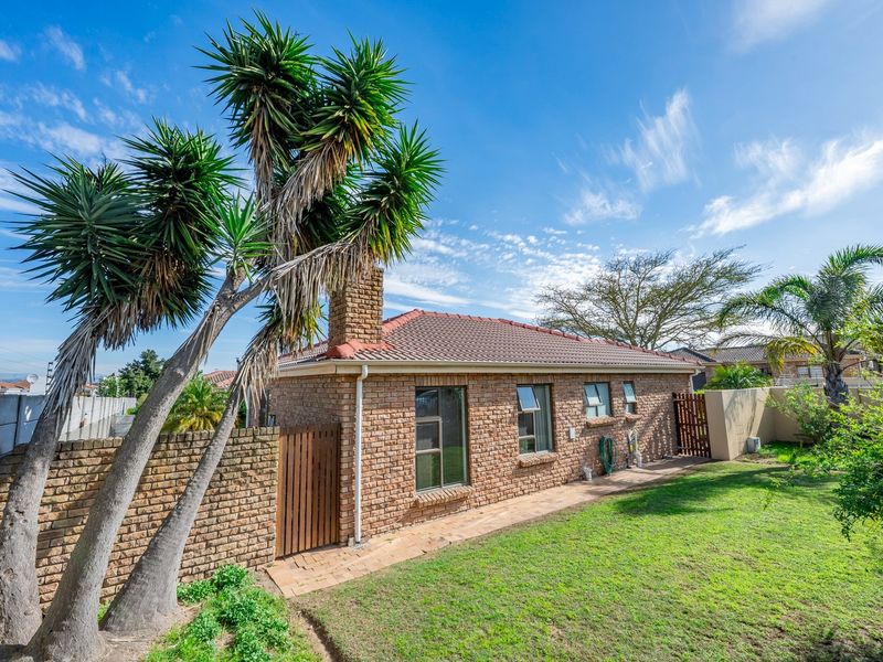 2 Bedroom Townhouse with 3 Bedroom Potential in Popular Sonstraal Heights - Photo 3