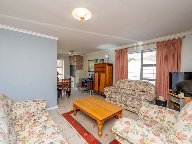 2 Bedroom Townhouse with 3 Bedroom Potential in Popular Sonstraal Heights - Photo 7