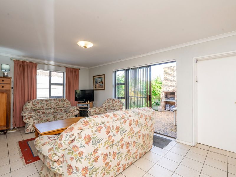 2 Bedroom Townhouse with 3 Bedroom Potential in Popular Sonstraal Heights - Photo 9