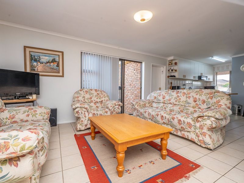 2 Bedroom Townhouse with 3 Bedroom Potential in Popular Sonstraal Heights - Photo 8