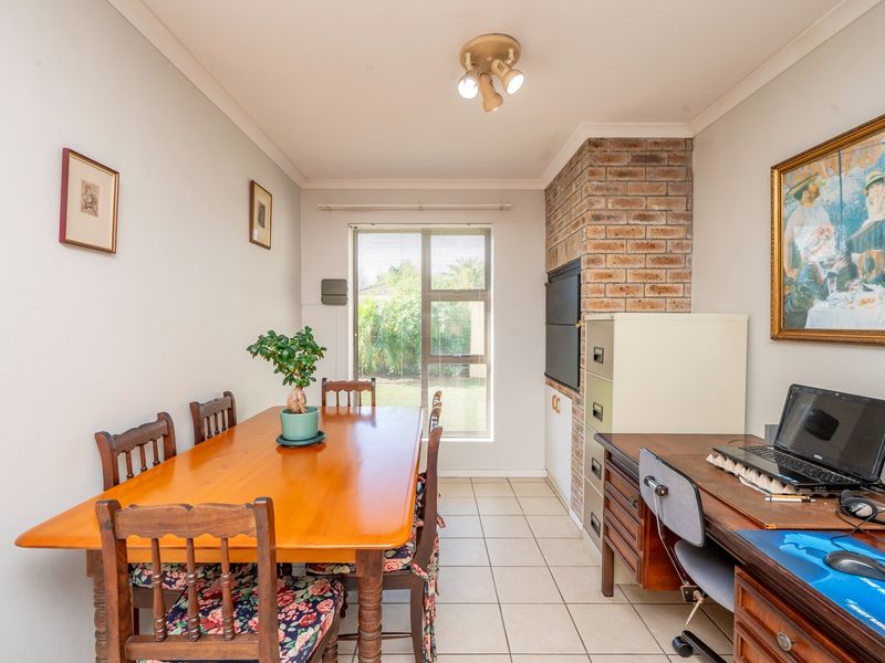 2 Bedroom Townhouse with 3 Bedroom Potential in Popular Sonstraal Heights - Photo 5