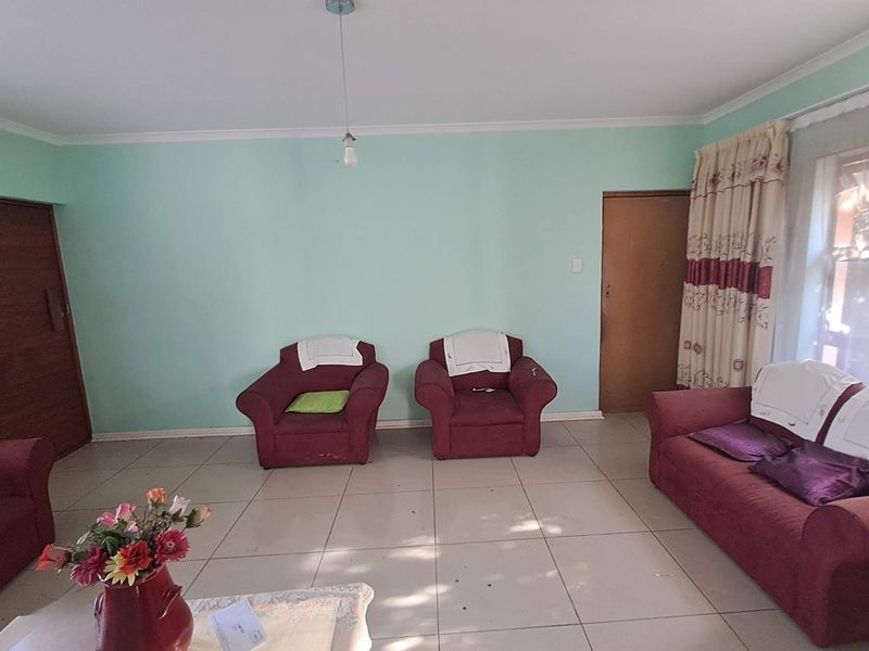 House For Sale in Kabega, Port Elizabeth - Photo 2