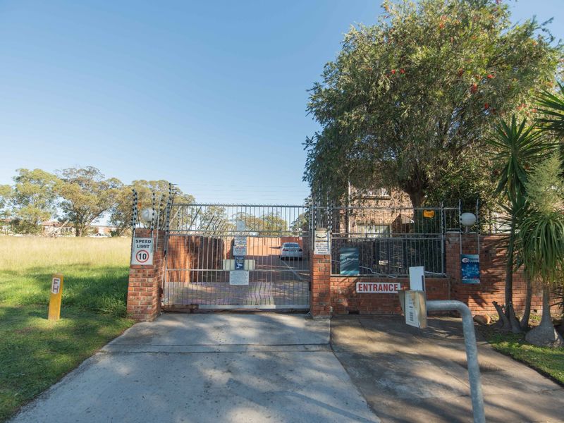 Entertain in Style! 3 Bedroom Townhouse with Braai Room and Pool - Photo 3