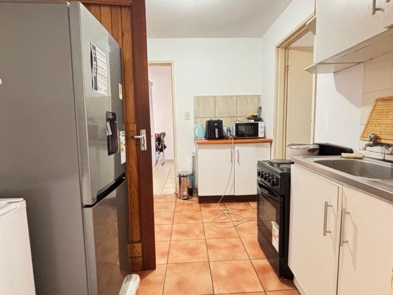Prime Scottsville Apartment | Walk to UKZN | High-Return Unit +/- R10k pm | Secured Complex - Photo 3