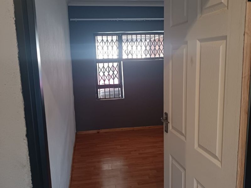 2 Bedroom Cottage To Rent in Birchleigh, Kempton Park - Photo 3