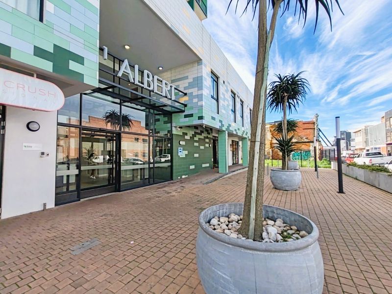 No Transfer Duty !!! Apartment For Sale in Woodstock, Cape Town - Photo 1