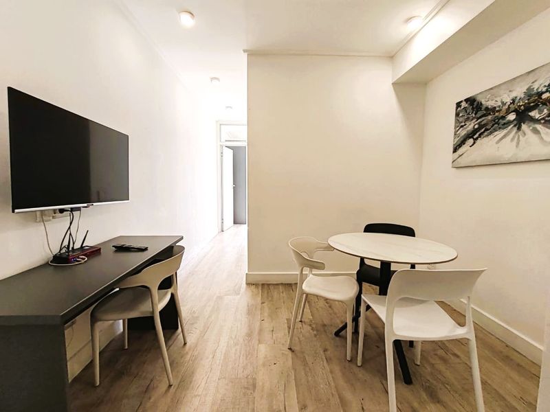No Transfer Duty !!! Apartment For Sale in Woodstock, Cape Town - Photo 3