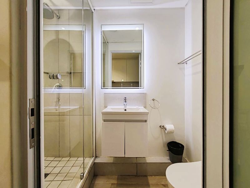 No Transfer Duty !!! Apartment For Sale in Woodstock, Cape Town - Photo 4