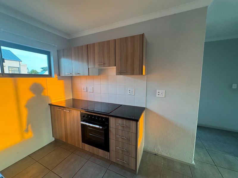 Apartment To Rent in Athlone Park, Amanzimtoti, KwaZulu Natal - Photo 2