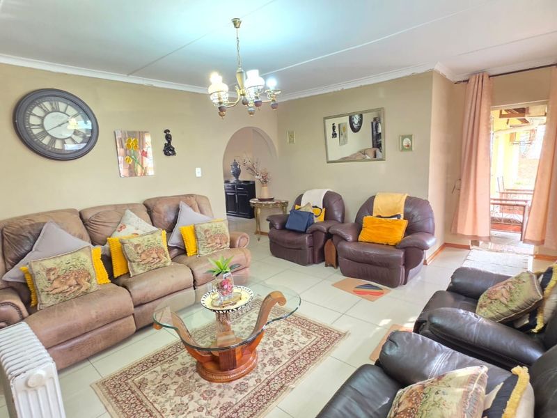 Your family's next chapter starts here-space, comfort and value in one perfect home in Hayfields. - Photo 6