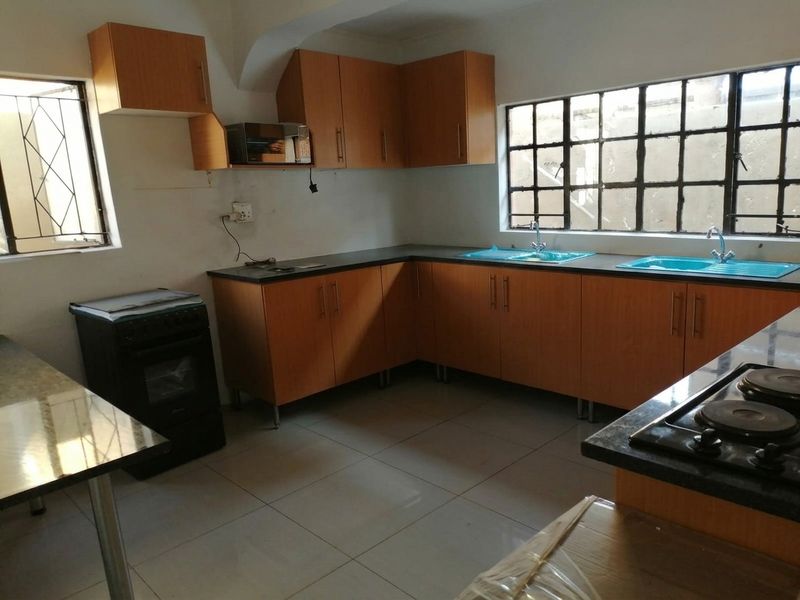 Room To Rent in Hurst Hill, Johannesburg - Photo 1