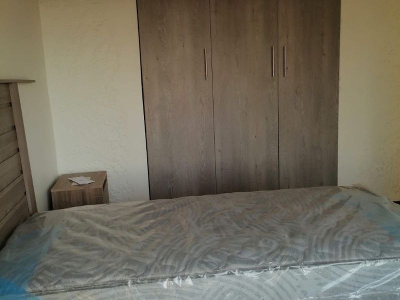 Room To Rent in Hurst Hill, Johannesburg - Photo 6