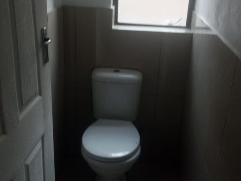 Room To Rent in Hurst Hill, Johannesburg - Photo 10