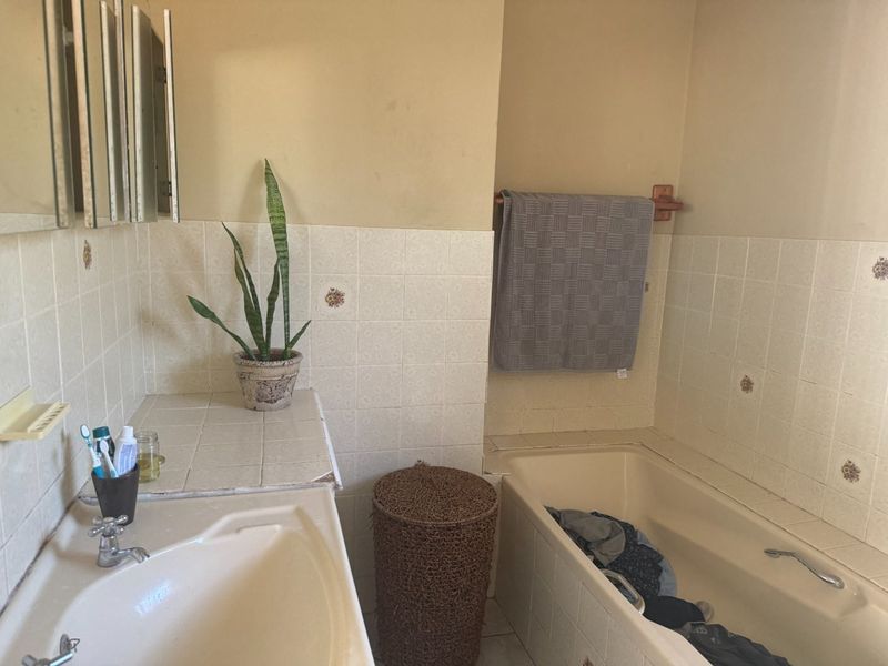 Large Family Home For Sale in Ladismith - Photo 10