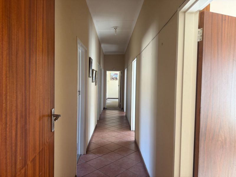 Large Family Home For Sale in Ladismith - Photo 6