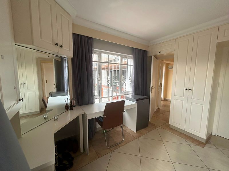 6 Bedroom Tenanted Guest House  Lodge For Sale - Photo 1