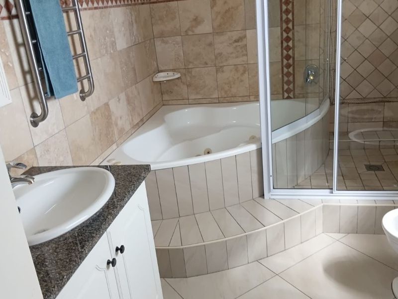 6 Bedroom Tenanted Guest House  Lodge For Sale - Photo 7