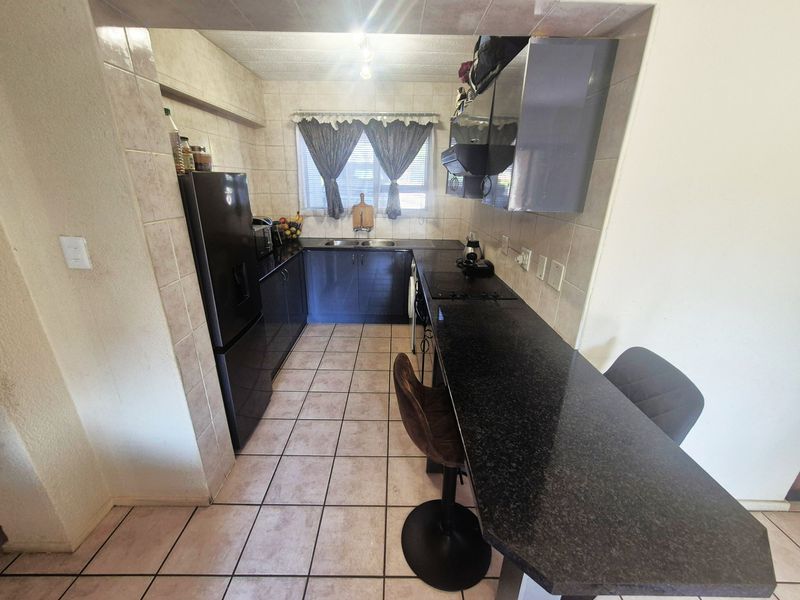 Apartment To Rent in Maroeladal, Randburg - Photo 6