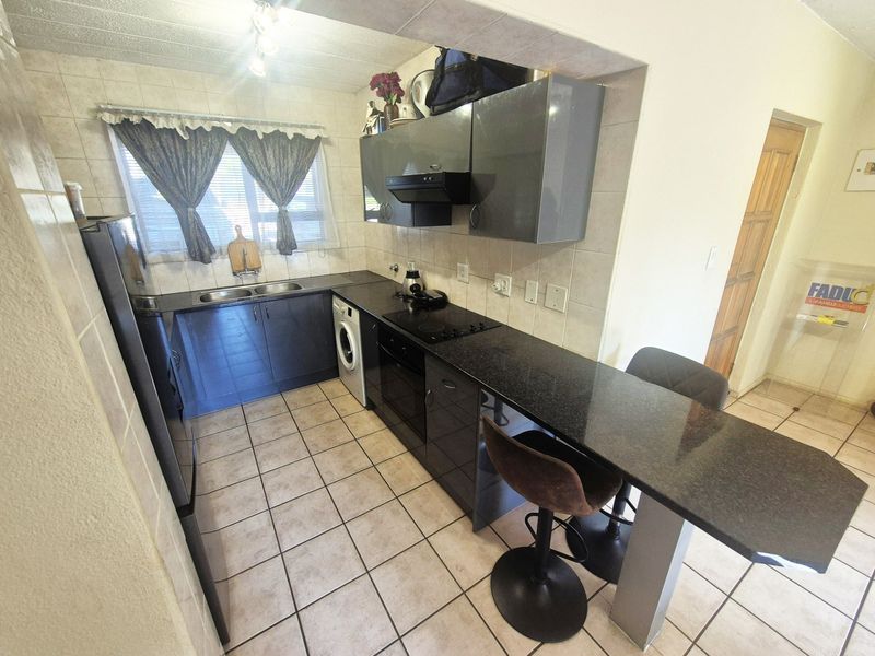 Apartment To Rent in Maroeladal, Randburg - Photo 5