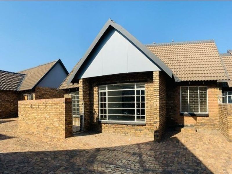 Townhouse For Sale in Middelburg Central, Middelburg - Photo 3
