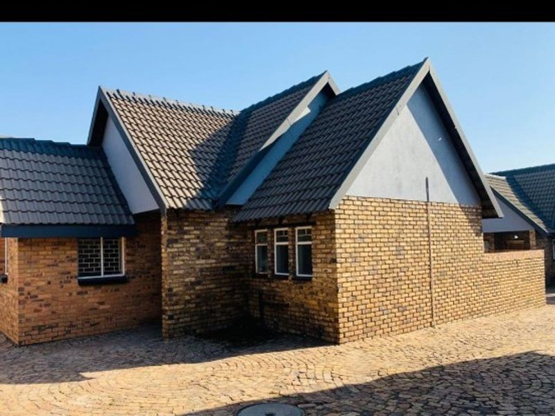 Townhouse For Sale in Middelburg Central, Middelburg - Photo 2