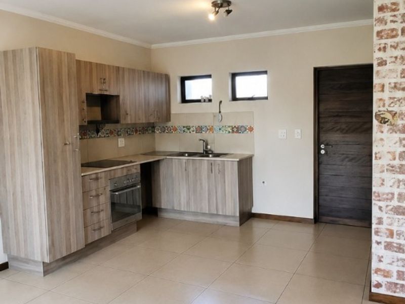 Apartment To Rent in Jackal Creek Golf Estate, Randburg - Photo 4