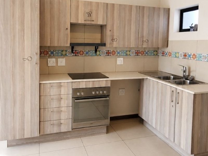 Apartment To Rent in Jackal Creek Golf Estate, Randburg - Photo 3