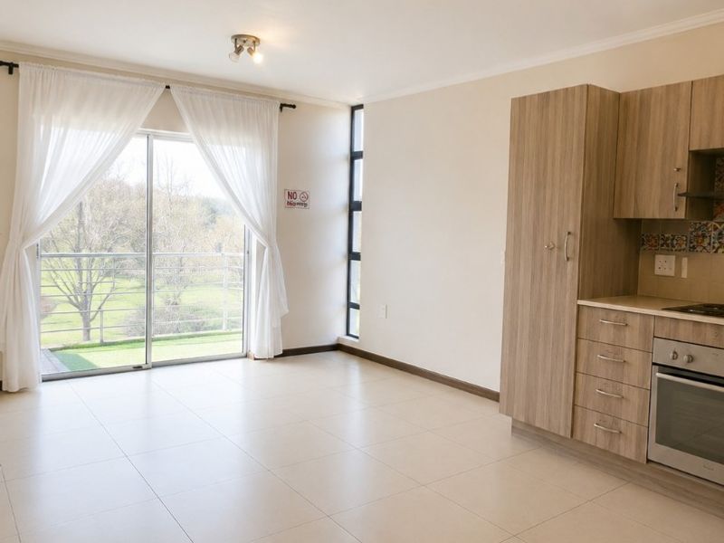 Apartment To Rent in Jackal Creek Golf Estate, Randburg - Photo 2