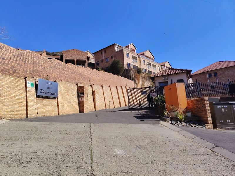 Townhouse For Sale in Winchester Hills, Johannesburg - Photo 1
