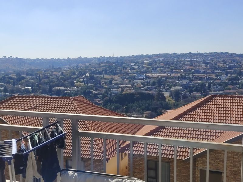 Townhouse For Sale in Winchester Hills, Johannesburg - Photo 7