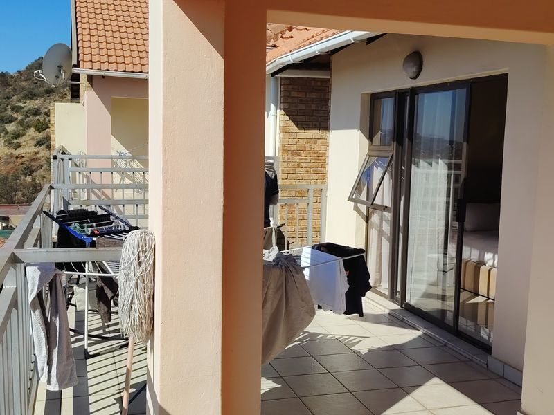 Townhouse For Sale in Winchester Hills, Johannesburg - Photo 9